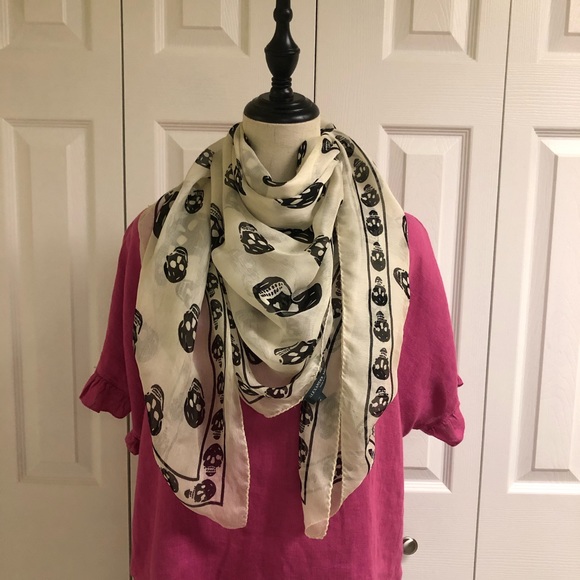 Alexander McQueen Accessories - Alexander McQueen scarf